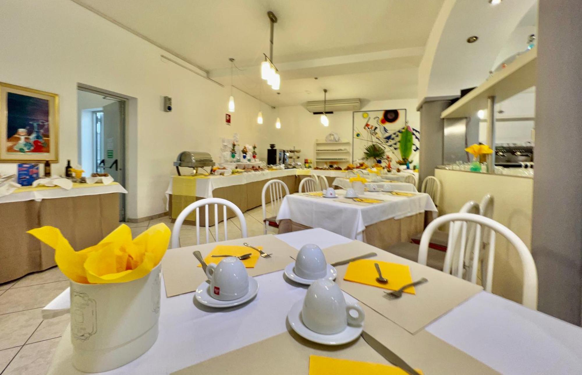 Hotel Myriam Lignano Sabbiadoro Exterior photo